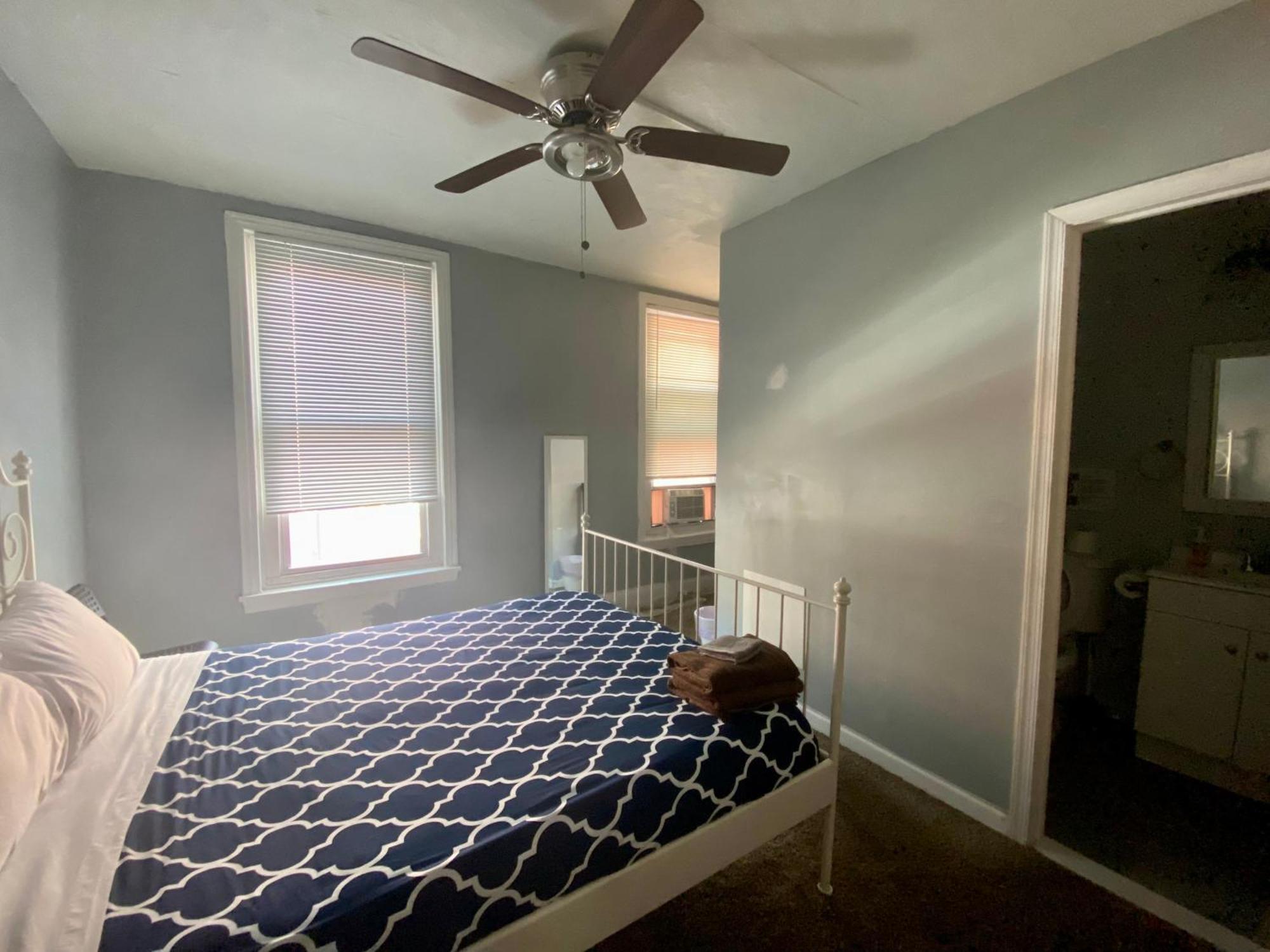 Clover 2900 - Apartment And Rooms With Private Bathroom Near Washington Ave South Philly Филадельфия Номер фото