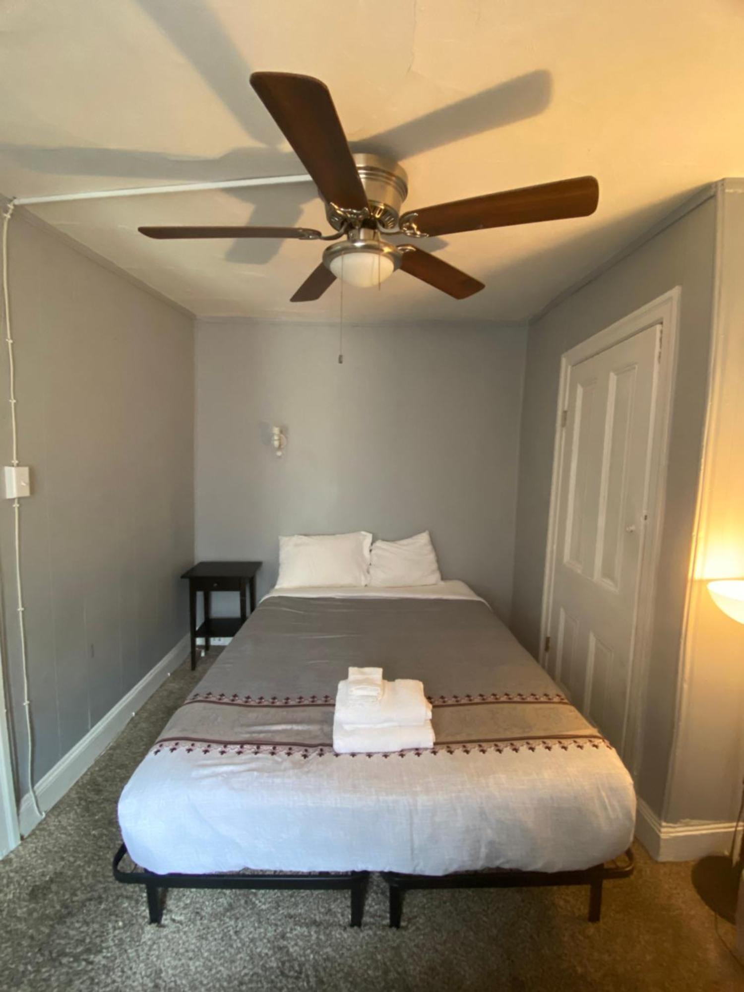 Clover 2900 - Apartment And Rooms With Private Bathroom Near Washington Ave South Philly Филадельфия Номер фото