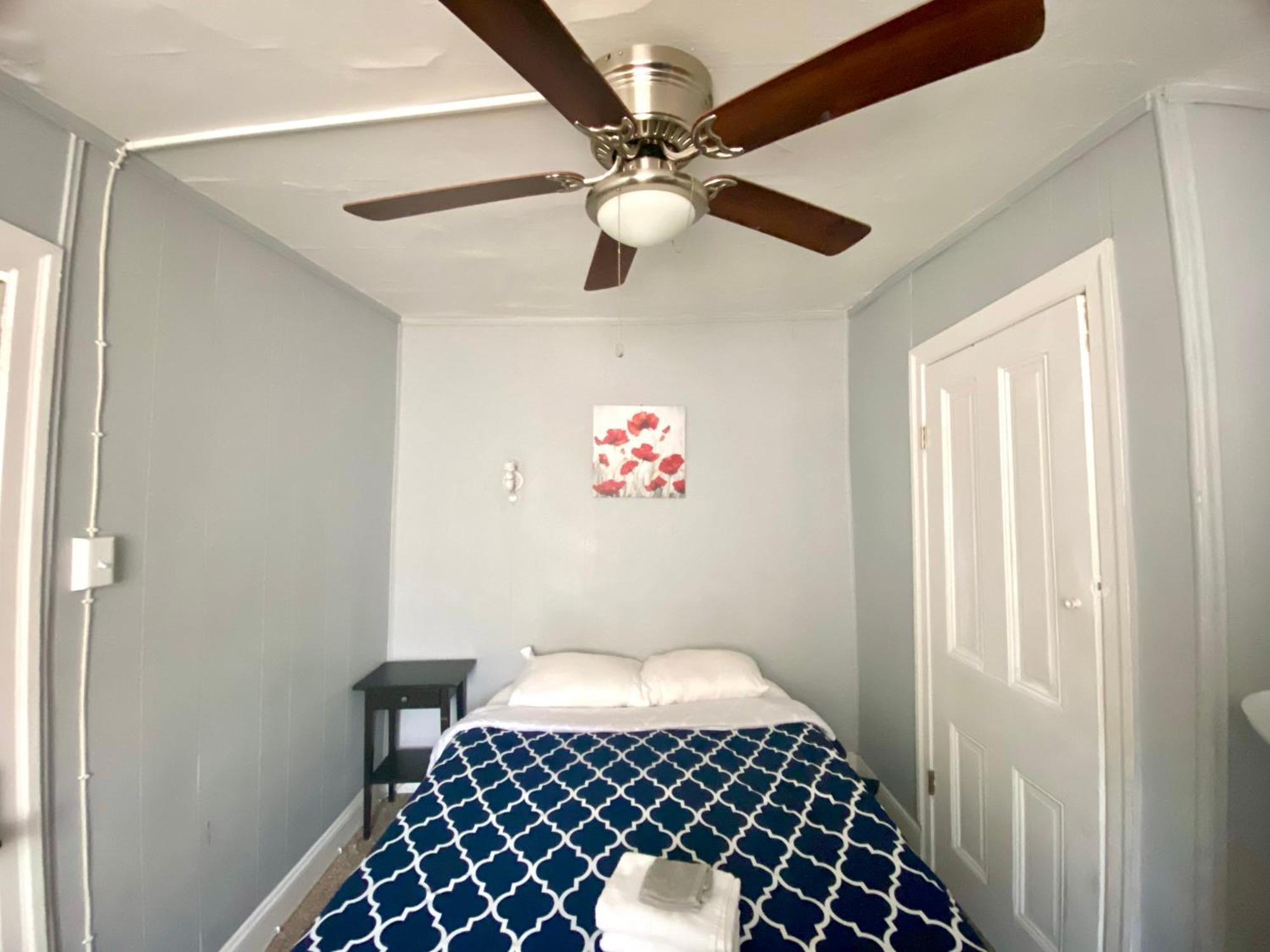 Clover 2900 - Apartment And Rooms With Private Bathroom Near Washington Ave South Philly Филадельфия Номер фото